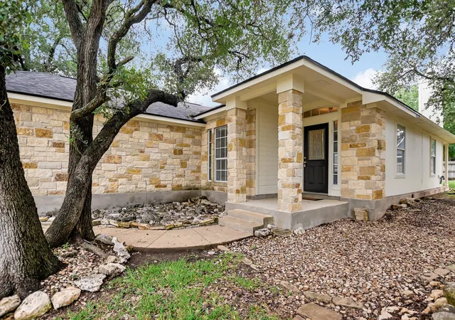 Photo 3 of Single family home for sale at 5 Dogwood Dr, Wimberley, TX 78676 | MLS# 7665242 | Listing updated on 2026-09-26