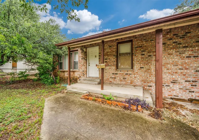 Photo 2 of Single family home for sale at 207 Woodward St, Austin, TX 78704 | MLS# 5631592 | Listing updated on 2026-07-17