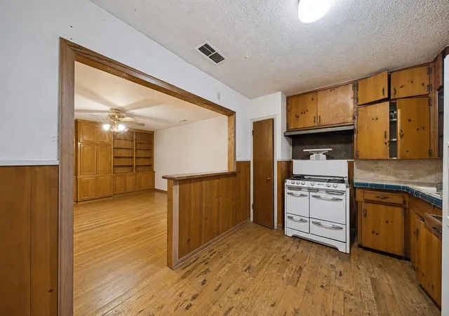Photo 3 of Single family home for sale at 207 Woodward St, Austin, TX 78704 | MLS# 5631592 | Listing updated on 2026-07-17