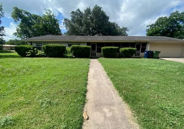 Photo 1 of Single family home for sale at 605 E Kerr St, Burnet, TX 78611 | MLS# 6134198 | Listing updated on 2026-07-17
