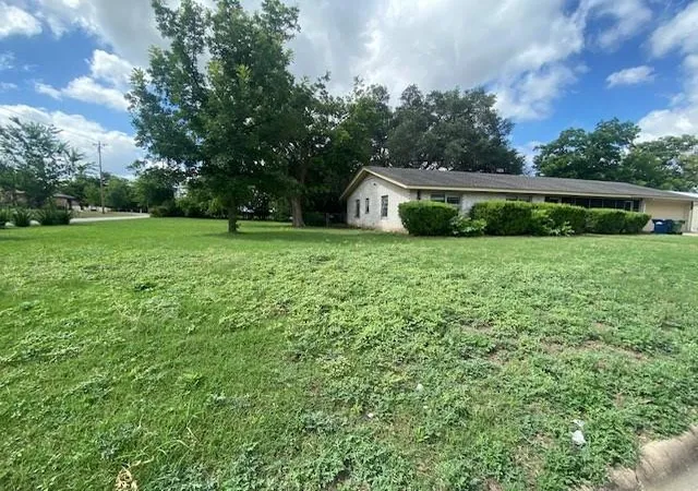 Photo 2 of Single family home for sale at 605 E Kerr St, Burnet, TX 78611 | MLS# 6134198 | Listing updated on 2026-07-17