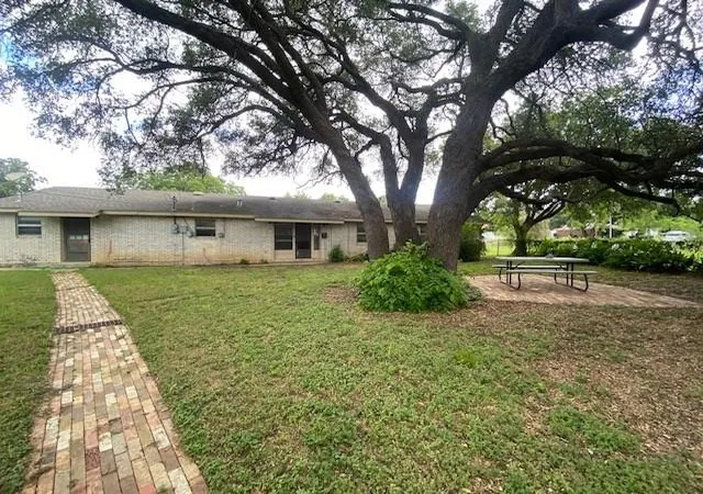 Photo 3 of Single family home for sale at 605 E Kerr St, Burnet, TX 78611 | MLS# 6134198 | Listing updated on 2026-07-17