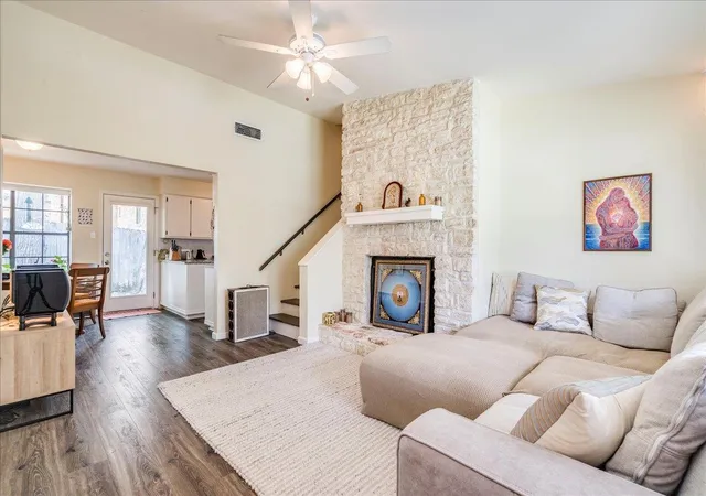 2nd image of 800 Terrell Hill Dr, Austin, TX 78704 | MLS# 2069929