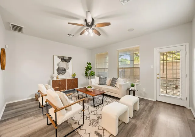 Listing Photo 5 - Condo for sale in building located at 16100 S Great Oaks Dr, Round Rock, TX 78681 - Unit #102