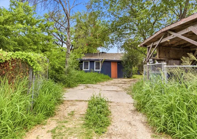 2nd image of 1920 Leal St, San Antonio, TX 78207