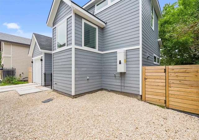 39th image of 2004 Maxwell Ln, Austin, TX 78741 | MLS# 1497620