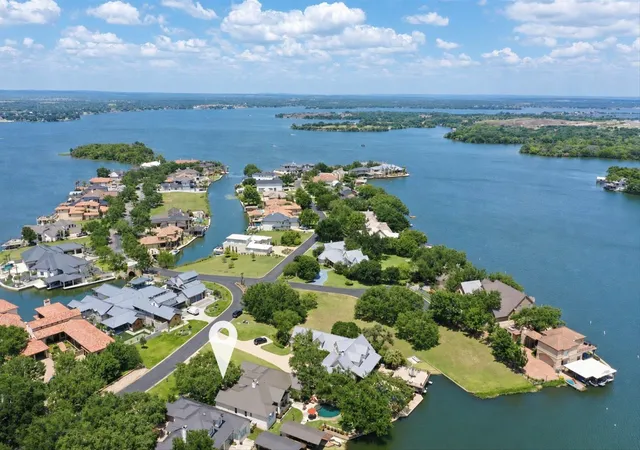 Photo 2 of Single family home for sale at 113 Wennmohs Pl, Horseshoe Bay, TX 78657 | MLS# 2194077 | Listing updated on 2026-08-31