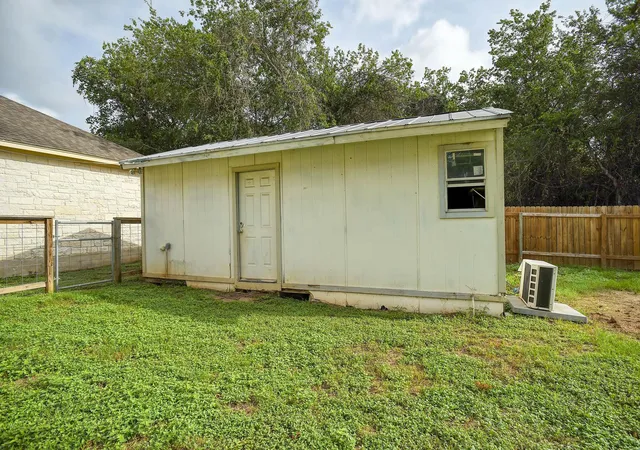 29th image of 1335 Lovers Ln, Bastrop, TX 78602 | MLS# 9072513
