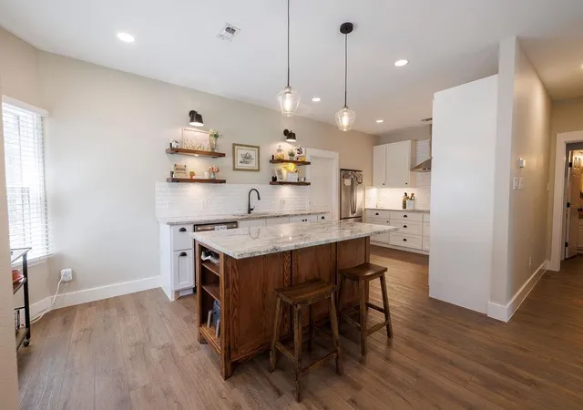 Photo 1 of Single family home for sale at 5 Champions Ln, Lakeway, TX 78734 | MLS# 2264010 | Listing updated on 2026-07-23