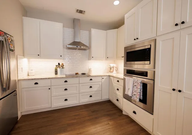 Photo 2 of Single family home for sale at 5 Champions Ln, Lakeway, TX 78734 | MLS# 2264010 | Listing updated on 2026-07-23
