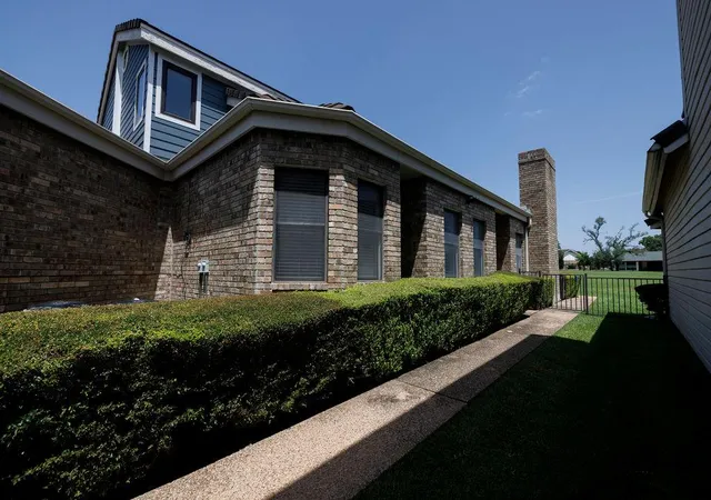 Photo 3 of Single family home for sale at 5 Champions Ln, Lakeway, TX 78734 | MLS# 2264010 | Listing updated on 2026-07-23