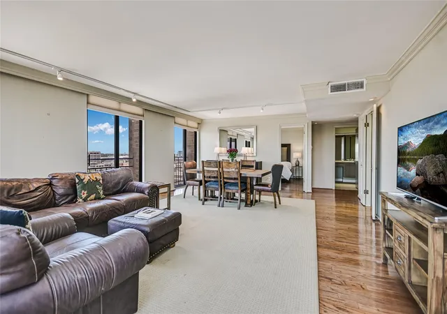 3rd image of 1122 Colorado St #1902, Austin, TX 78701 | MLS# 9153437