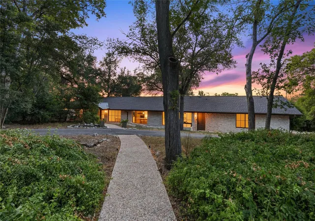 3rd image of 816 Terrace Mountain Dr, West Lake Hills, TX 78746 | MLS# 5156111