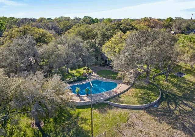 40th image of 201 S Contour Dr, Gonzales, TX 78629 | MLS# 2636996