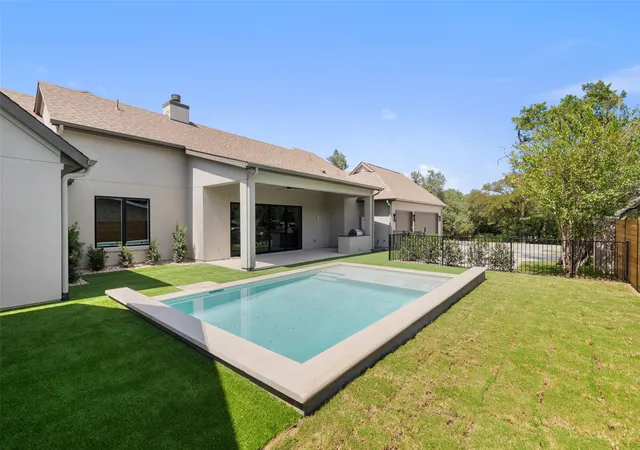 Photo 2 of Single family home for sale at 304 Comet, Lakeway, TX 78734 | MLS# 2221589 | Listing updated on 2026-09-12