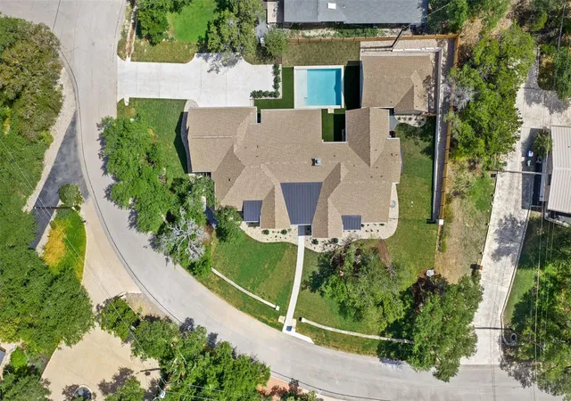 Photo 3 of Single family home for sale at 304 Comet, Lakeway, TX 78734 | MLS# 2221589 | Listing updated on 2026-09-12