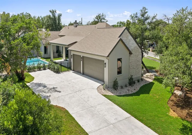 Photo 4 of Single family home for sale at 304 Comet, Lakeway, TX 78734 | MLS# 2221589 | Listing updated on 2026-09-12