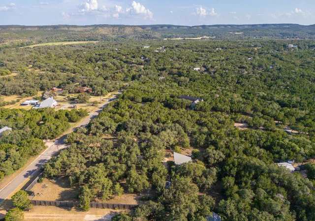 Photo 4 of Single family home for sale at 500 Ridge Oak Dr, Wimberley, TX 78676 | MLS# 9243194 | Listing updated on 2026-08-08