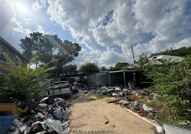 Photo 2 of Sale Pending at 2717 E 2nd Street, Austin, TX 78702 | MLS# 8096579 | Listing updated on 2026-08-23