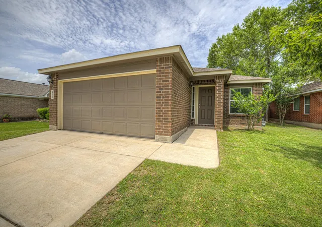 1st image of 401 Summerside Ave, Lockhart, TX 78644 | MLS# 2634800
