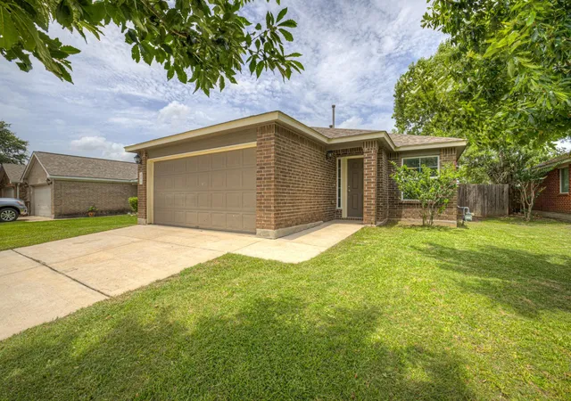 2nd image of 401 Summerside Ave, Lockhart, TX 78644 | MLS# 2634800