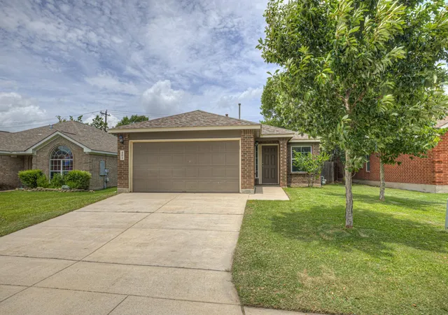 3rd image of 401 Summerside Ave, Lockhart, TX 78644 | MLS# 2634800