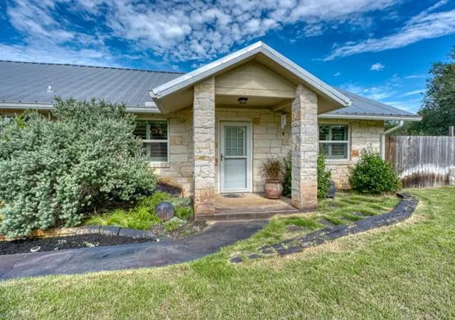 Photo 3 of Single family home for sale at 215 E Mcgee Trl, Kingsland, TX 78639 | MLS# 3186267 | Listing updated on 2026-08-03