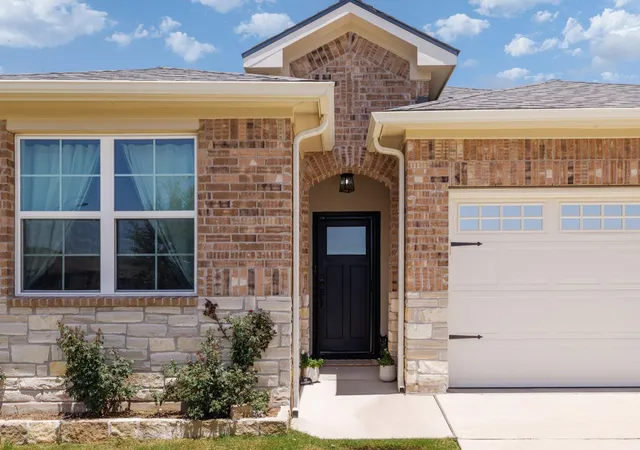 Photo 3 of Single family home for sale at 916 Scott Ct, Georgetown, TX 78626 | MLS# 9025085 | Listing updated on 2026-10-10