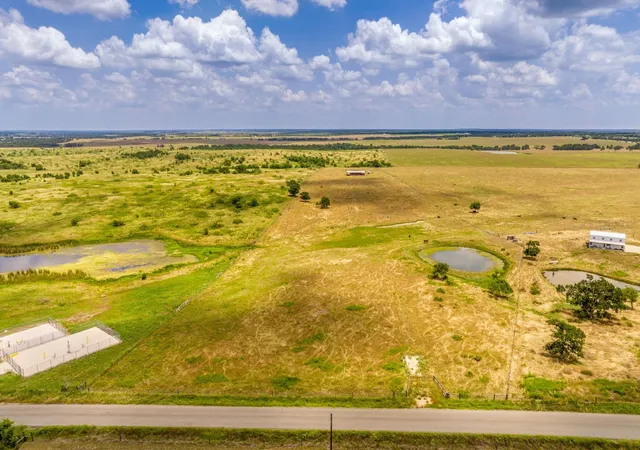 2nd image of 1997 County Rd 464, Elgin, TX 78621 | MLS# 3147664