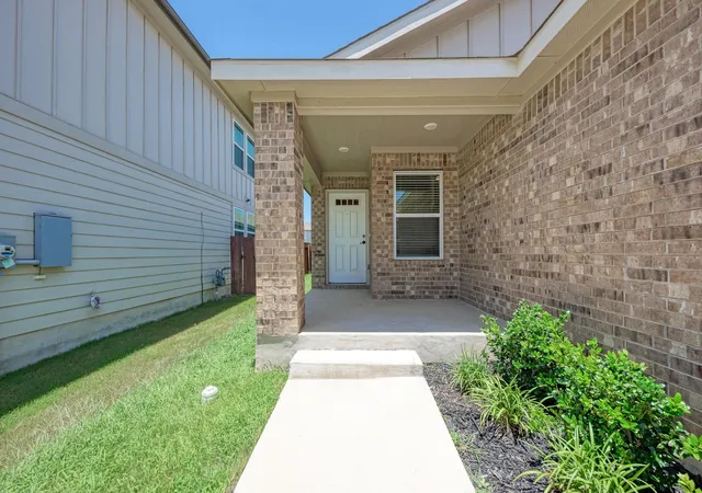 Photo 3 of Single family home for sale at 524 Longmount Cv, Liberty Hill, TX 78642 | MLS# 2940725 | Listing updated on 2026-10-06