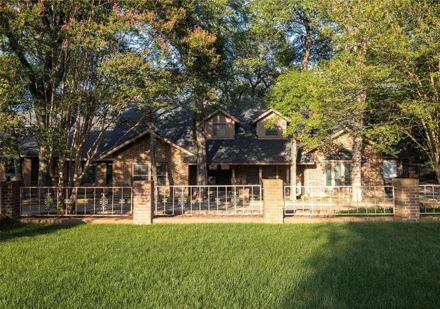 Photo 2 of Sale Pending at 12319 Blue Water Dr, Austin, TX 78758 | MLS# 4069061 | Listing updated on 2026-09-30