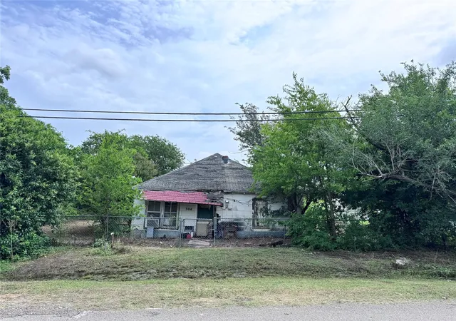 1st image of 304 E Prairie Ave, Rogers, TX 76569 | MLS# 3128798
