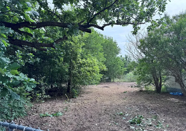 2nd image of 304 E Prairie Ave, Rogers, TX 76569 | MLS# 3128798