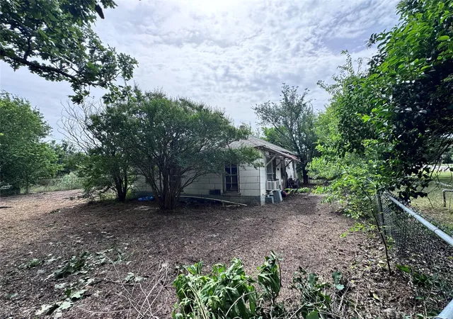 5th image of 304 E Prairie Ave, Rogers, TX 76569 | MLS# 3128798