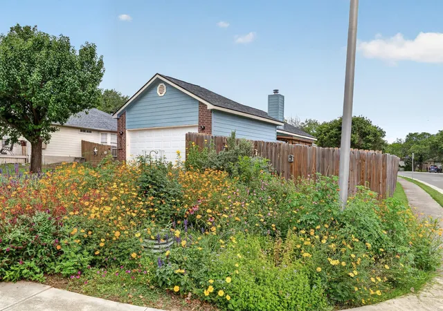Photo 2 of Single family home for sale at 1100 Mira Loma Ln, San Marcos, TX 78666 | MLS# 5909318 | Listing updated on 2026-09-06