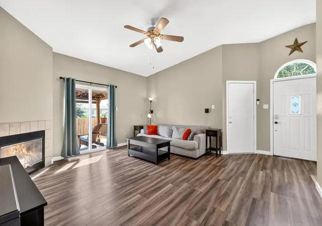 Photo 4 of Single family home for sale at 1100 Mira Loma Ln, San Marcos, TX 78666 | MLS# 5909318 | Listing updated on 2026-09-06