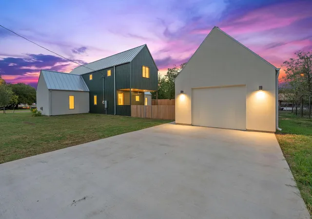 Photo 3 of Single family home for sale at 420 S Brazos St, Lockhart, TX 78644 | MLS# 5594360 | Listing updated on 2026-10-15