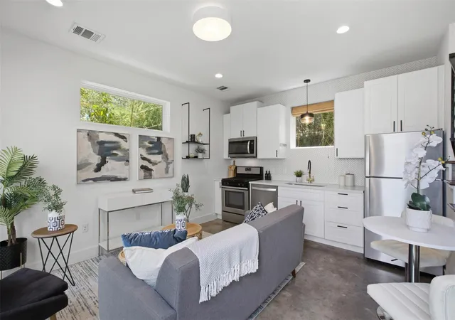2nd image of 2505 E 11th St, Austin, TX 78702