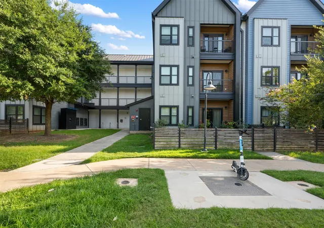 Photo 3 of Condo for sale at 3101 W Govalle Ave #111, Austin, TX 78702 | MLS# 4840131 | Listing updated on 2026-09-15
