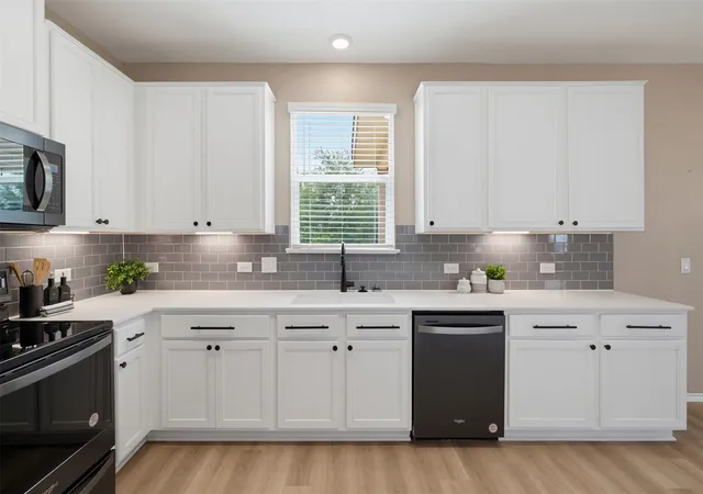 Photo 4 of Sale Pending at 7801 Song Sparrow Dr, Austin, TX 78744 | MLS# 9838001 | Listing updated on 2026-09-28
