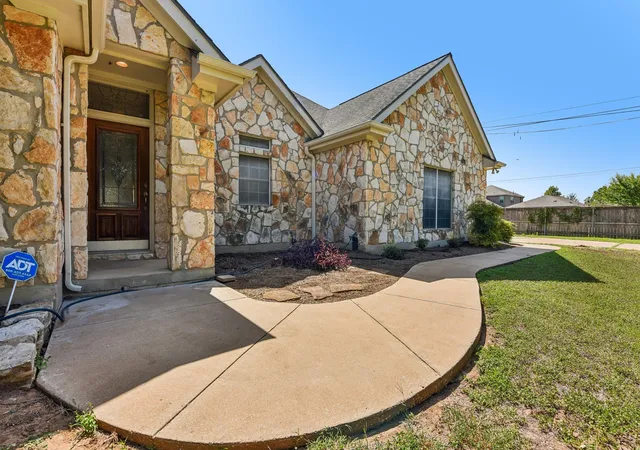 3rd image of 100 Grove Ln, Buda, TX 78610 | MLS# 3407830