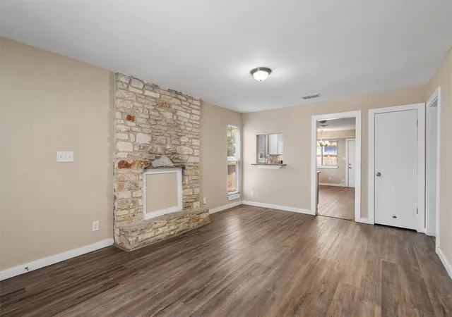 Photo 4 of House for sale at 900 Fieldwood Dr, Austin, TX 78758 | MLS# 3020561 | Listing updated on 2026-09-04