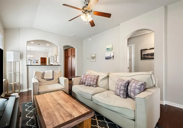 Photo 1 of Sale Pending at 924 Lost Pines Ln, Cedar Park, TX 78613 | MLS# 9245609 | Listing updated on 2026-09-17