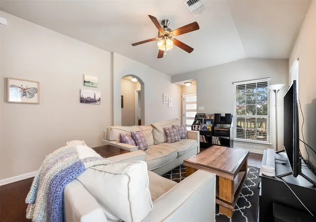 Photo 2 of Sale Pending at 924 Lost Pines Ln, Cedar Park, TX 78613 | MLS# 9245609 | Listing updated on 2026-09-17