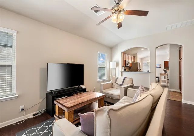 Photo 4 of Sale Pending at 924 Lost Pines Ln, Cedar Park, TX 78613 | MLS# 9245609 | Listing updated on 2026-09-17
