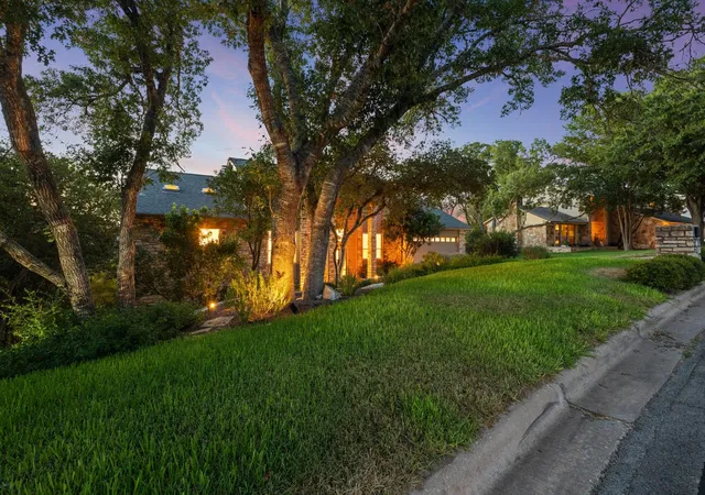 Photo 3 of Single family home for sale at 1528 Ben Crenshaw Wy, Austin, TX 78746 | MLS# 1293941 | Listing updated on 2026-09-06