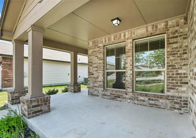 Photo 3 of Single family home for sale at 141 Igneous Ln, Jarrell, TX 76537 | MLS# 2982933 | Listing updated on 2026-09-25