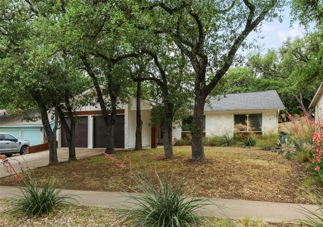 Photo 2 of Single family home for sale at 7310 Broken Arrow Ln, Austin, TX 78745 | MLS# 8786141 | Listing updated on 2026-08-26