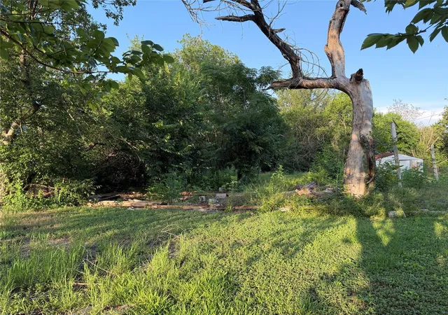 2nd image of 602 Burkett St, Taylor, TX 76574 | MLS# 8661483