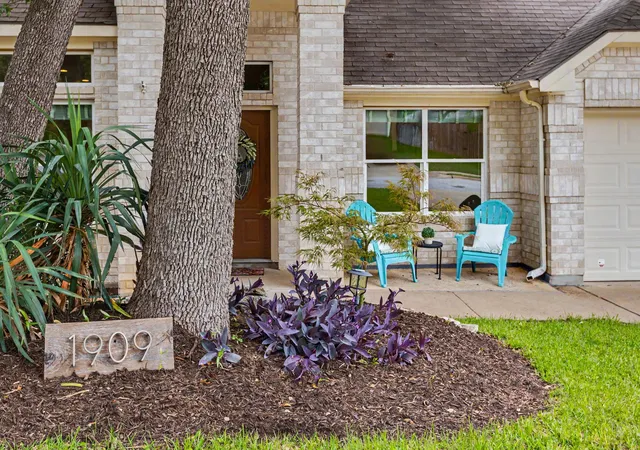 Photo 3 of Single family home for sale at 1909 Holly Hl Dr, Leander, TX 78641 | MLS# 7997936 | Listing updated on 2026-09-24